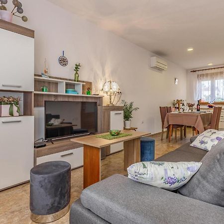 Awesome Apartment In Pula With Wifi Exterior foto